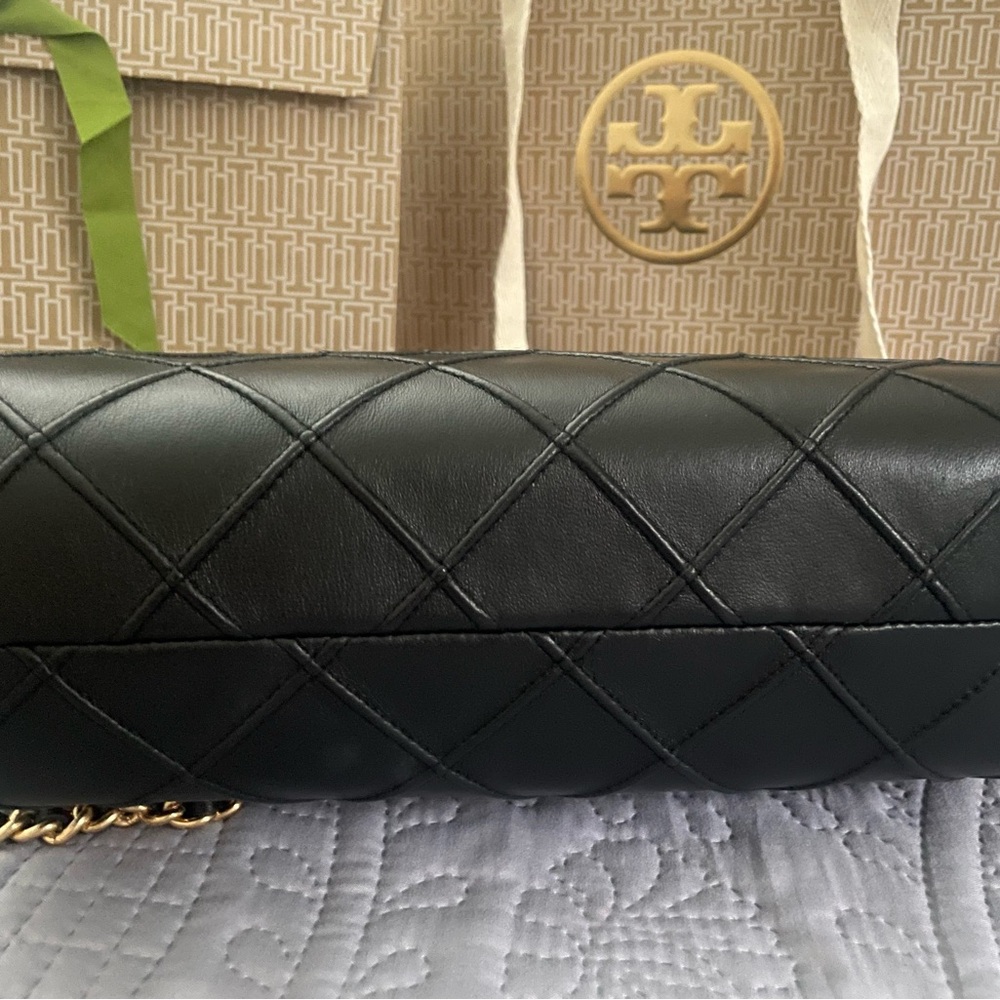 Tory Burch Fleming Black Quilted Shoulder Bag - Picture 3 of 5